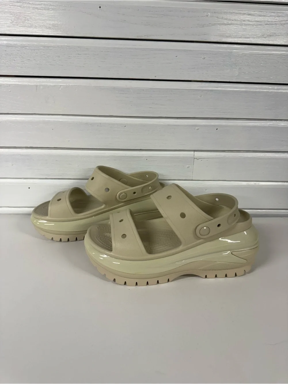 Crocs | Mega Crush Bone Sandals